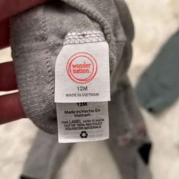 Bundle of 24 items of Baby Clothes: Size 12 months - Picture 7 of 11